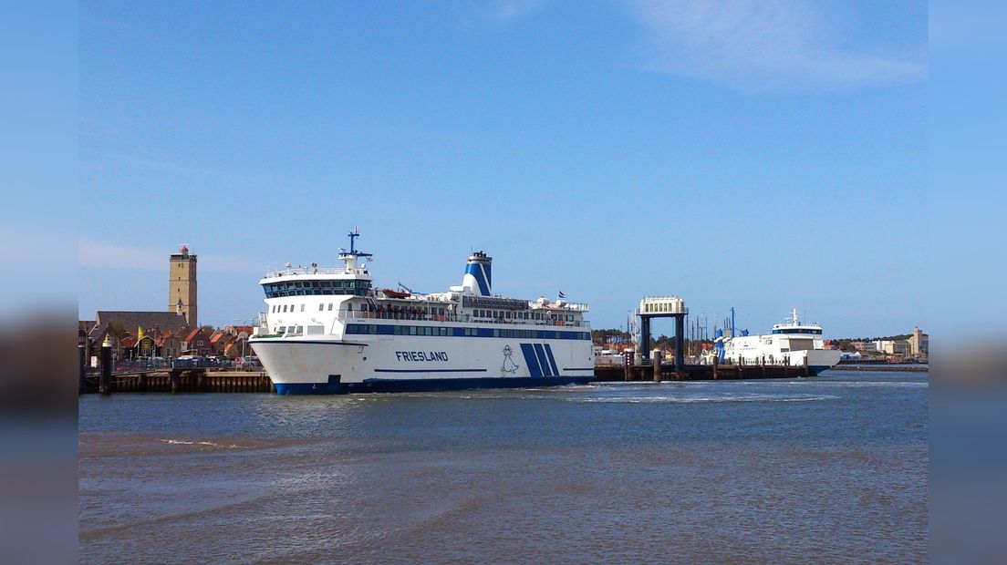 De fearboaten fan Rederij Doeksen yn de haven fan Skylge