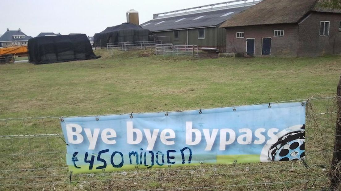 Spandoek 'Bye bye bypass' in Kampen