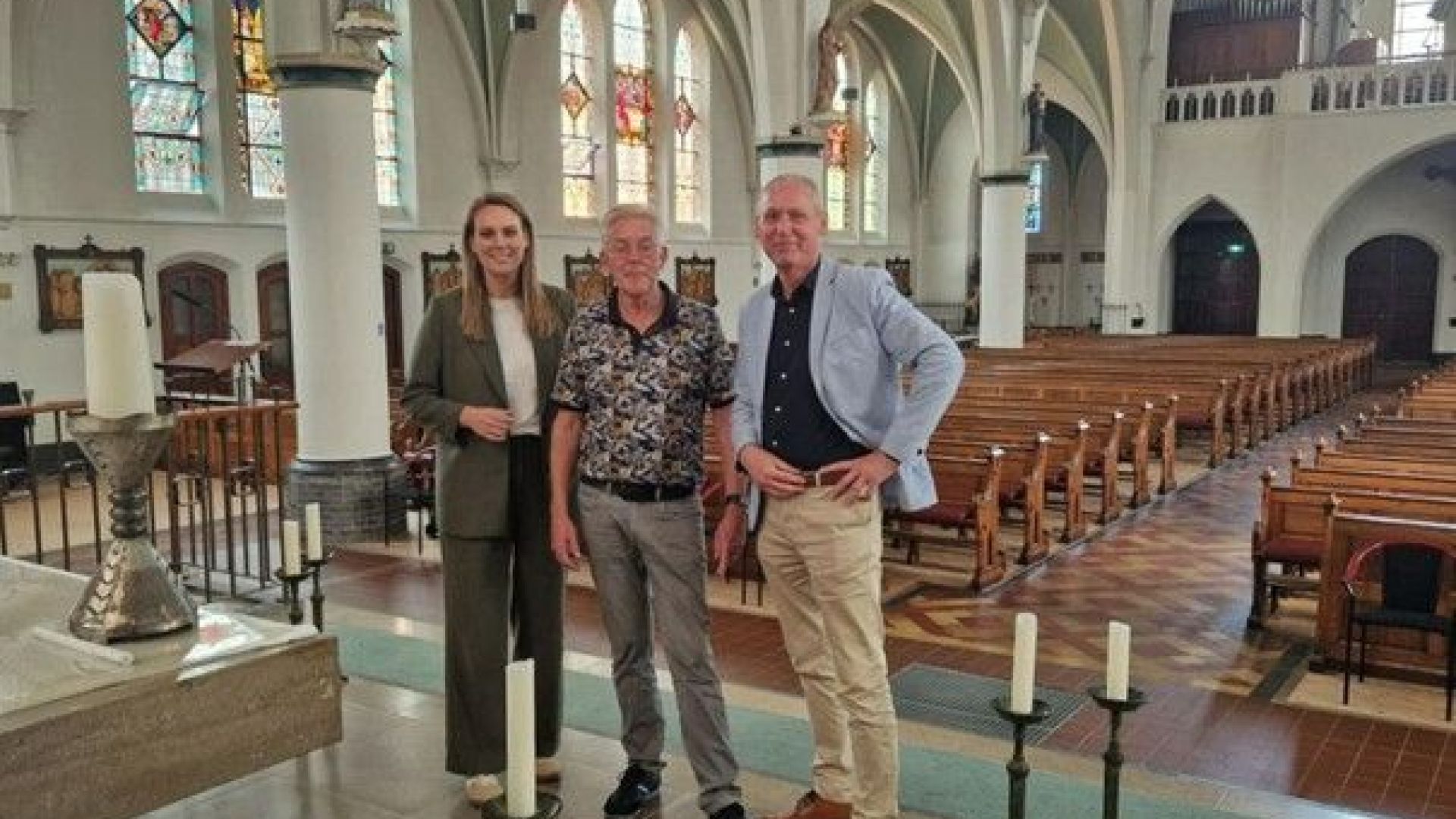 Wethouder Ellen Dusseldorp-Ribbers, Jos Rosendaal, vice-voorzitter HH Parochie Paulus en Ludger, en wethouder Jos Hoenderboom.