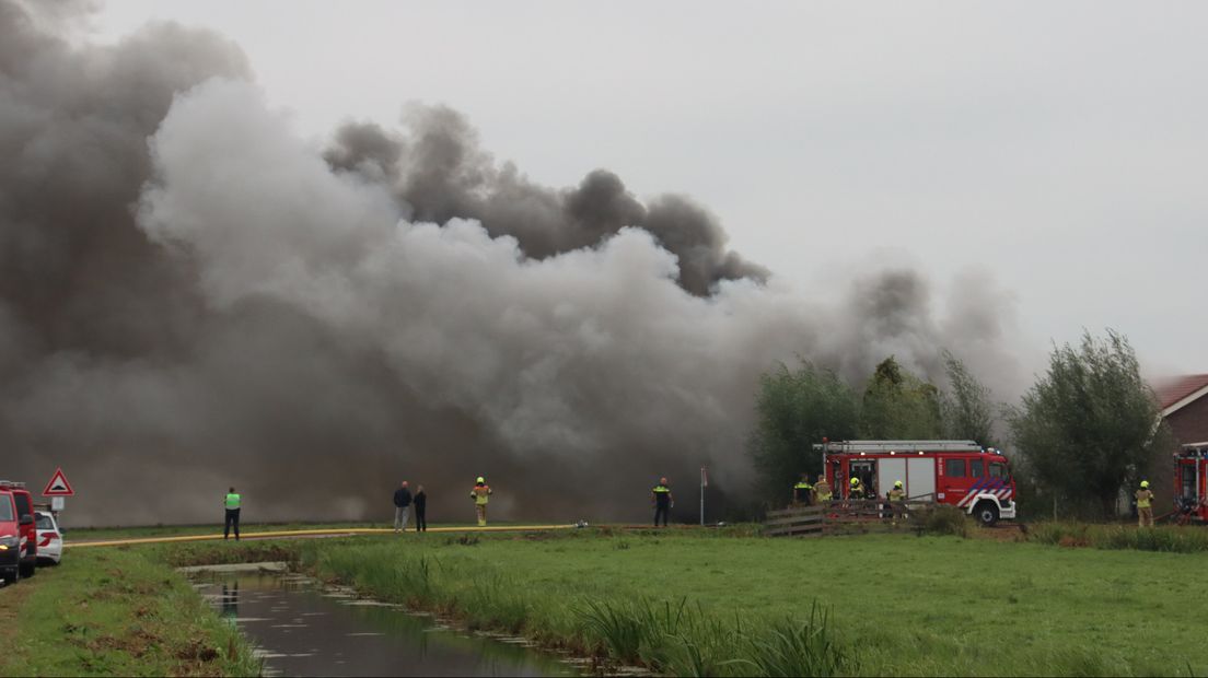 Bij de brand in de schuur kwam veel rook vrij