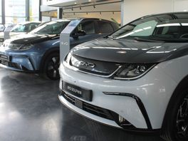 Chinese auto's zijn in opkomst in Nederland: goedkoper, maar ook zorgen om cyberrisico's
