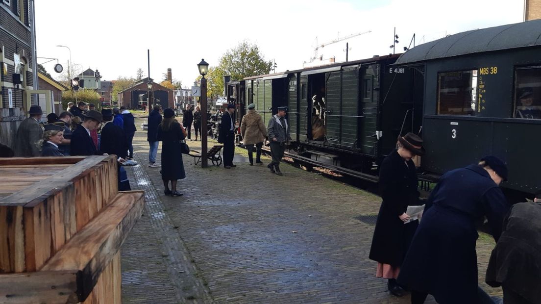 Een scène uit de film, opgenomen op het station van de Museum Buurt Spoorweg in Haaksbergen.