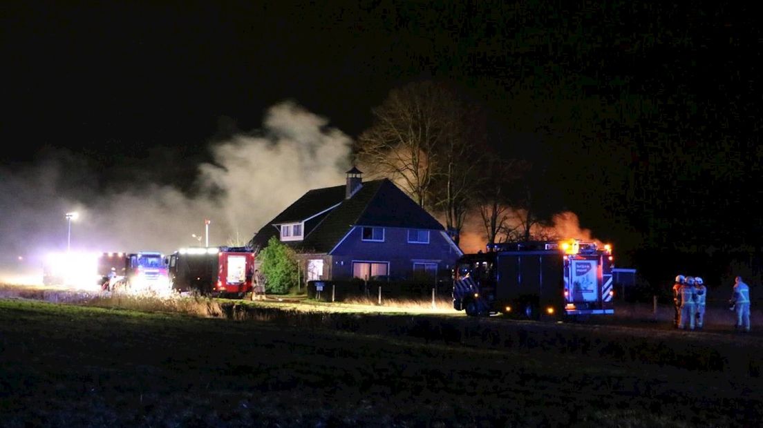 Brand achter boerderij Ambt Delden.
