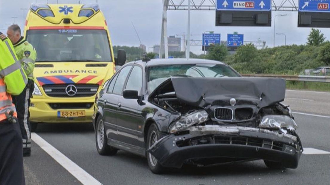 Na een aanrijding op de A4 bij het Prins Clausplein