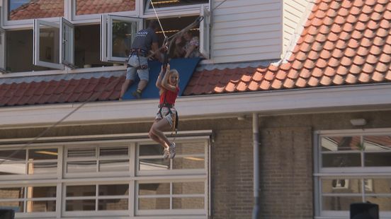 Vliegend de school uit tijdens laatste dag groep 8