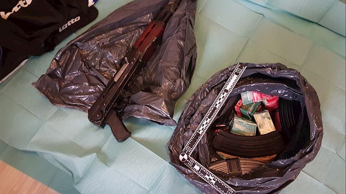 De wapens zaten in sporttassen en vuilniszakken