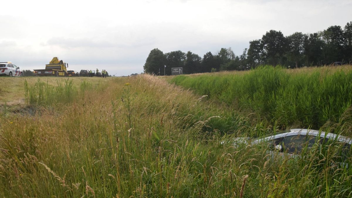 112-nieuws: Auto in berm na botsing op A7 bij Winschoten