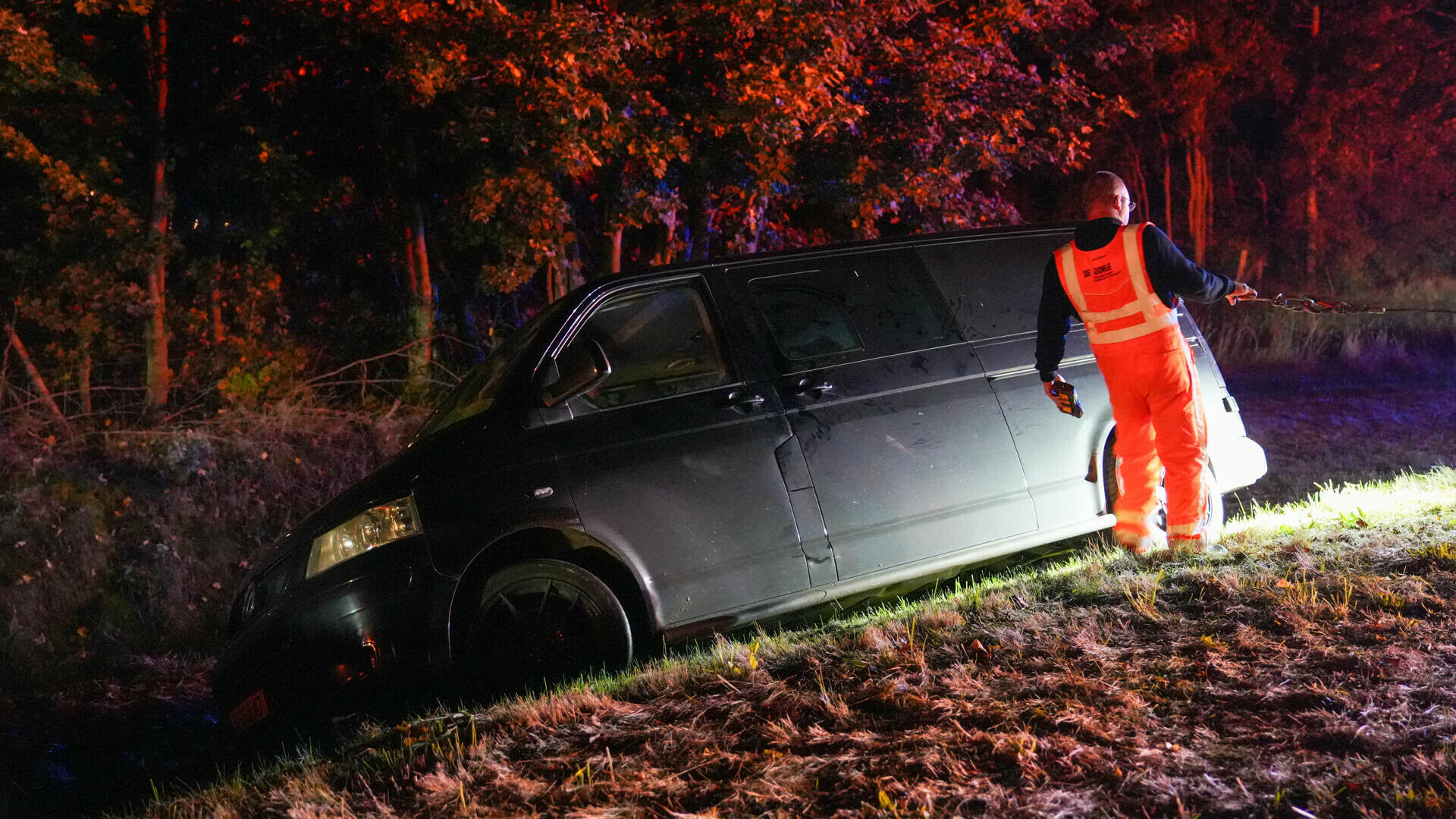 Bestuurder spoorloos na ongeluk op N381 bij Witteveen.