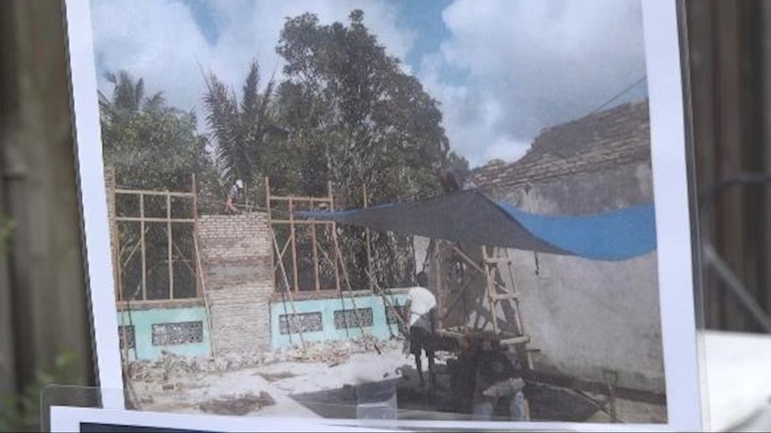 Het gedeeltelijk afgebrande weeshuis in Ambon