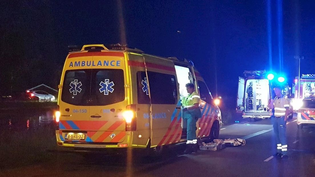 Slachtoffer wordt behandeld in ambulance