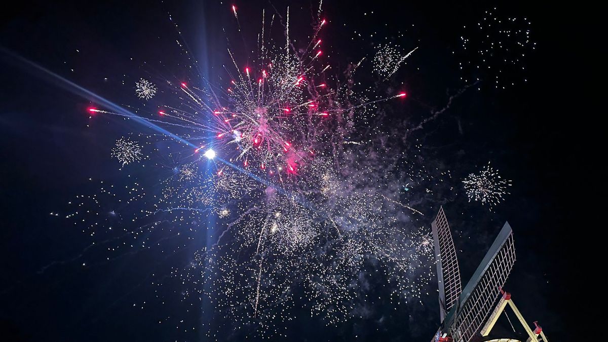 Zeeland op weg naar jaarwisseling: auto uitgebrand, vuurwerkshow bij molen en vuurwerkontvluchters o