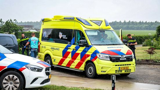 Scooterrijder gewond bij ongeluk in Nieuw-Dordrecht. Scooterrijder gewond bij ongeluk in Nieuw-Dordrecht.