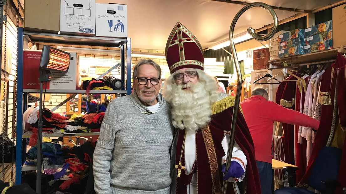 Piet van Rouwendaal met Sinterklaas.