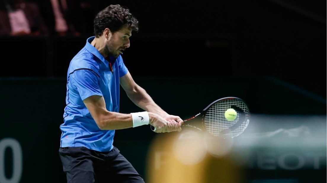 Robin Haase in actie op het ABN Amro World Tennis Tournament.