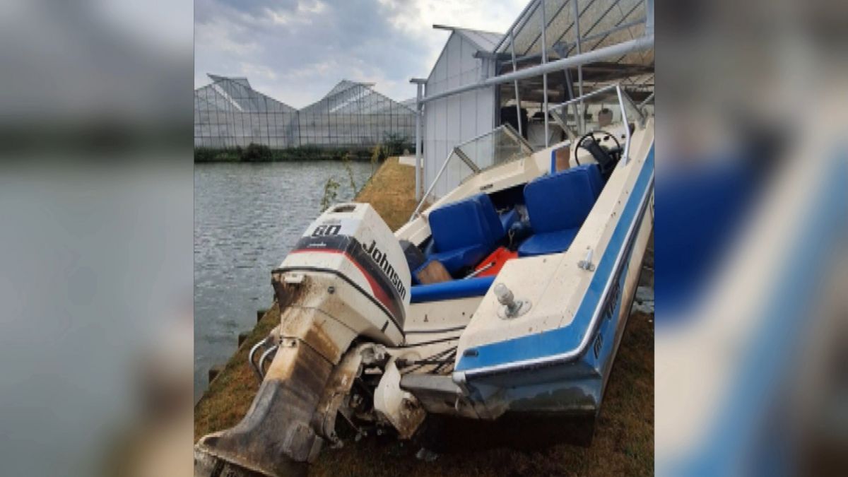 Speedboot vliegt door gevel van tuinder: 'Moest een keer gebeuren'
