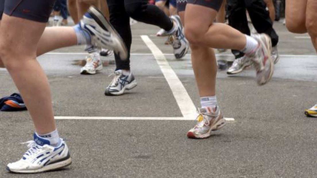 Tijdens de jaarlijkse Posbankloop verschenen zondag zo'n 2000 deelnemers aan de start.
