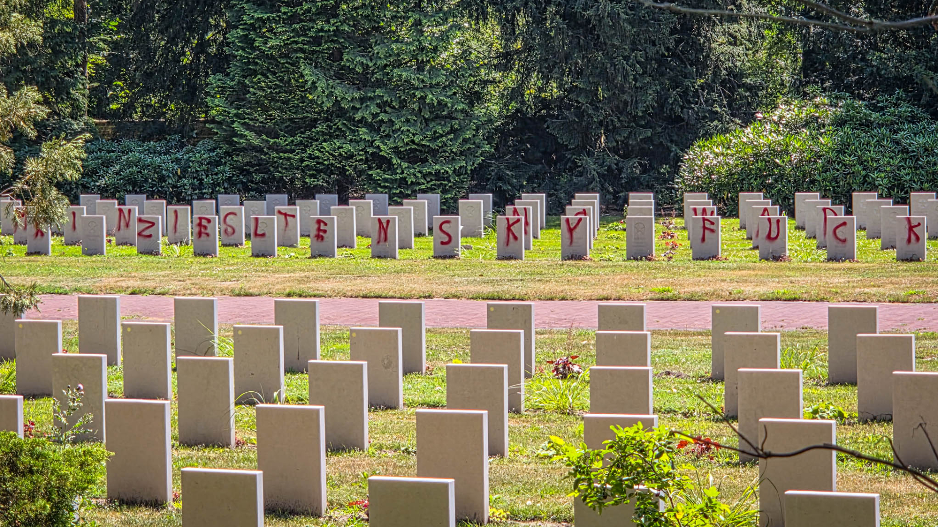 Nabestaanden reageren na bekladde graven op Sovjet Ereveld: 'Hele familie diep geschokt'