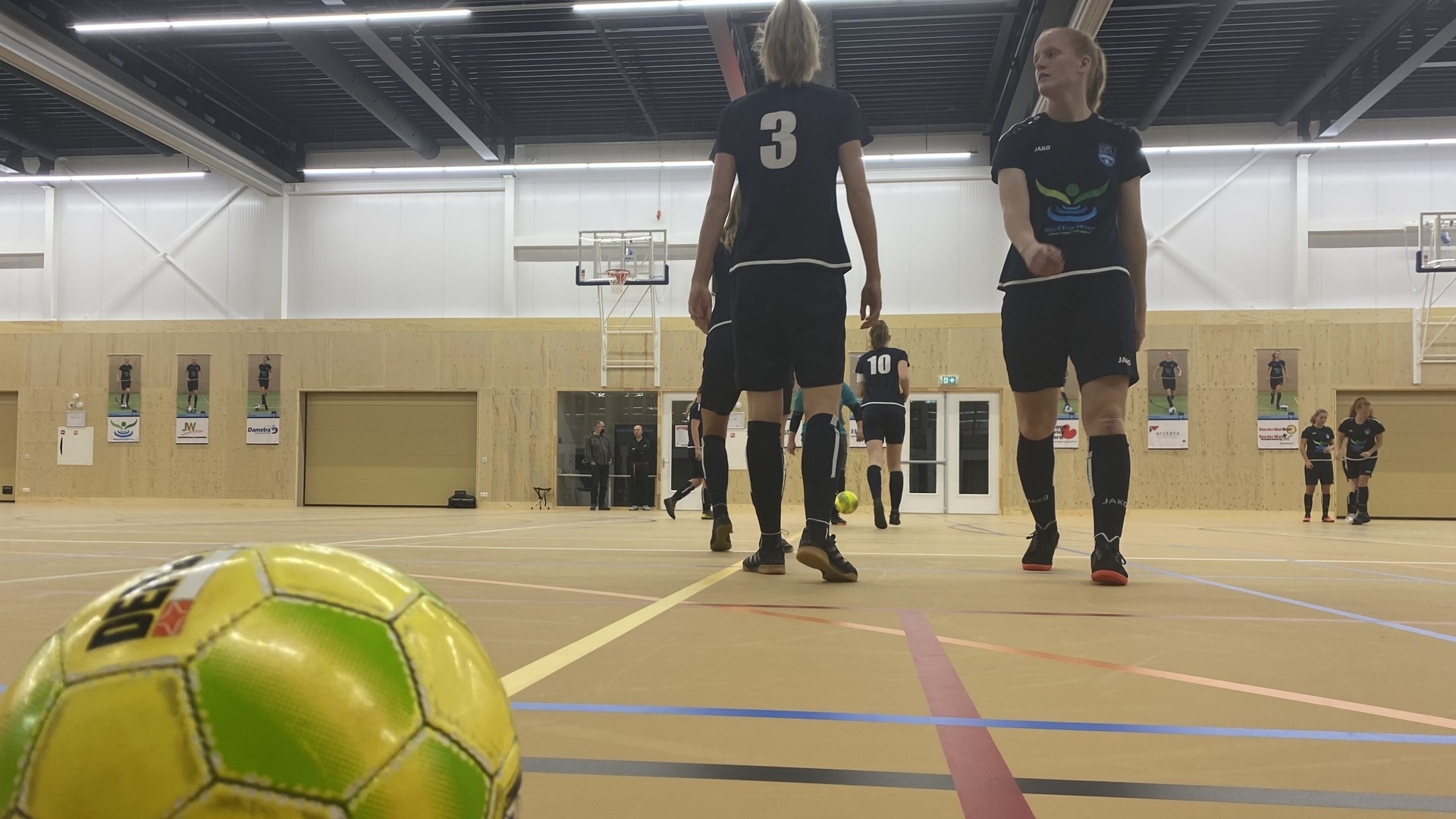 De zaalvoetbalvrouwen van Libertas