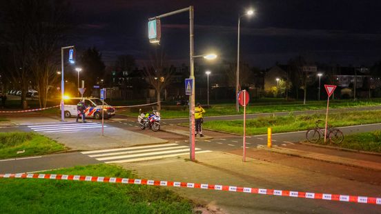 Fietser zwaargewond na aanrijding met auto. Fietser zwaargewond na aanrijding met auto.