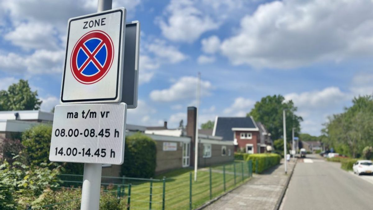 Verkeerssituatie rond scholen Stadskanaal te gevaarlijk: stopverbod tijdens haal- en brengtijden