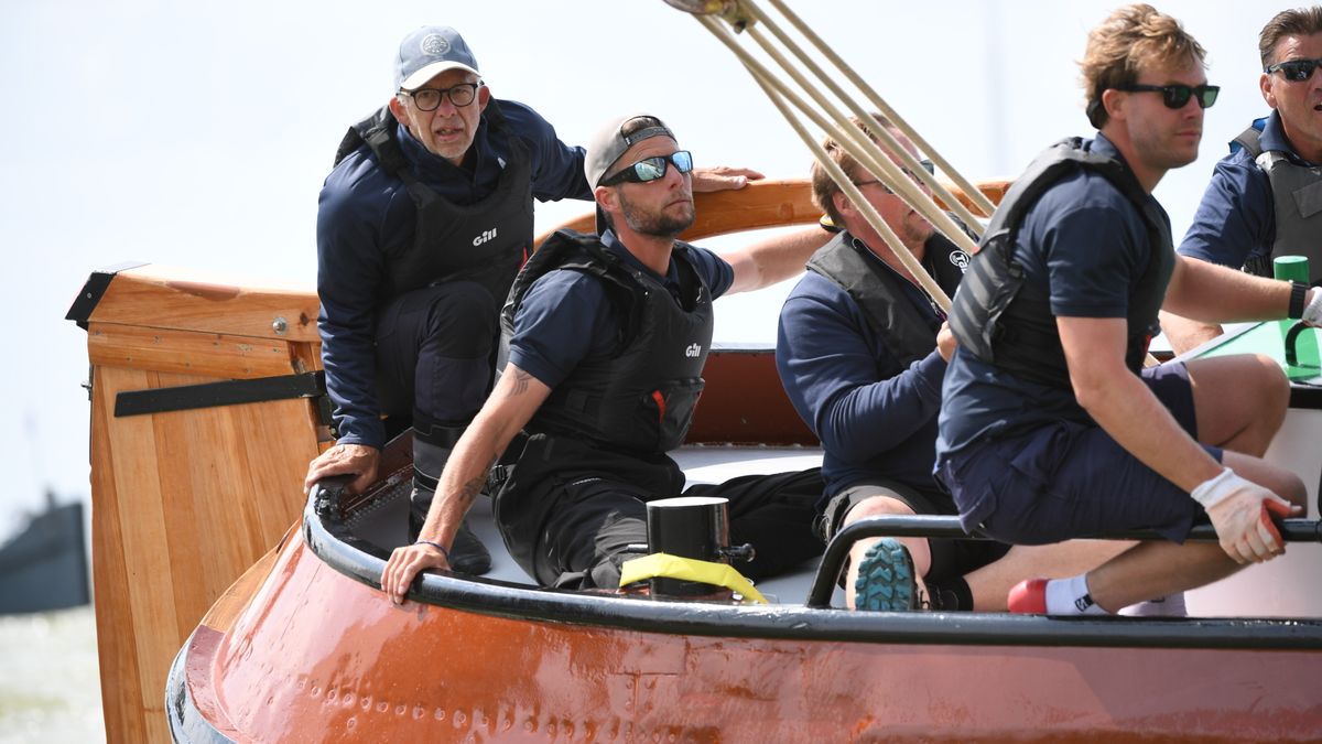 Kijk hier naar een samenvatting van het skûtsjesilen bij Lemmer (2)