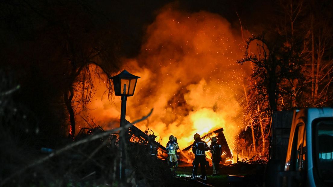 Chalet in Almelo uitgebrand.