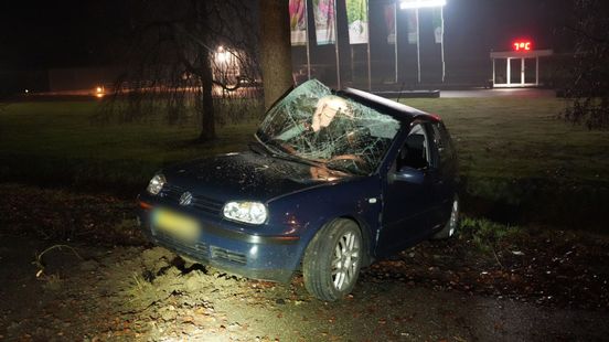 Overval tankstation • automobilist raakt gewond