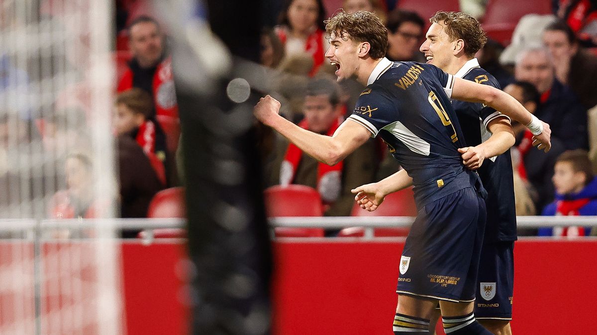 Go Ahead Eagles laat twee gezichten zien en pakt knap punt bij Ajax