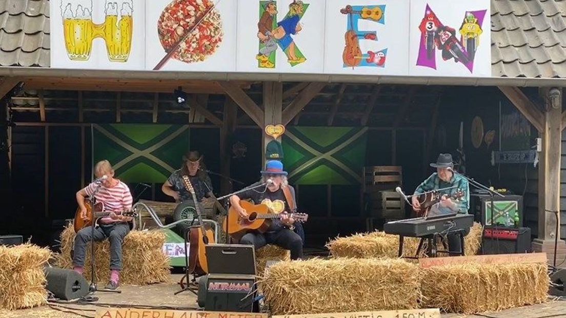 Groot openluchtconcert Normaal in Lochem.