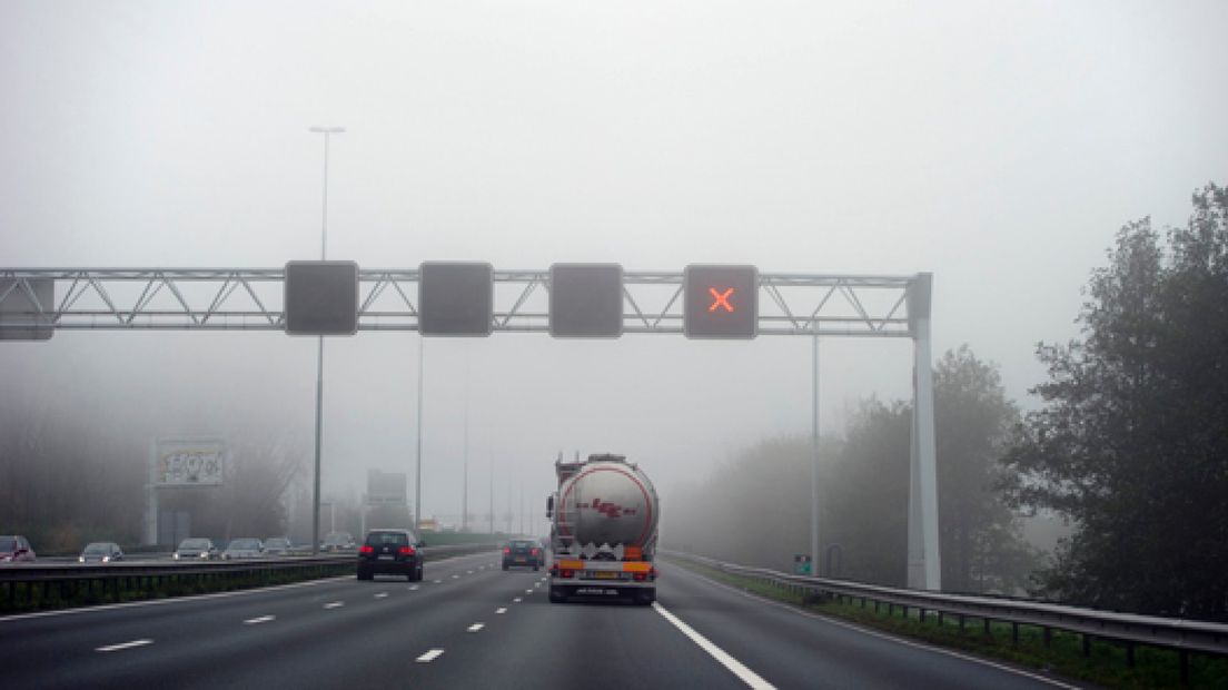 Op de A1 bij Beekbergen en de A12 bij Ede wordt zo'n 1500 keer per maand een rood kruis genegeerd.