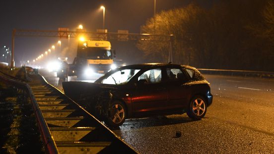 Code oranje én code geel voorbij in Utrecht na spekgladde nacht met veel aanrijdingen. Code oranje én code geel voorbij in Utrecht na spekgladde nacht met veel aanrijdingen.