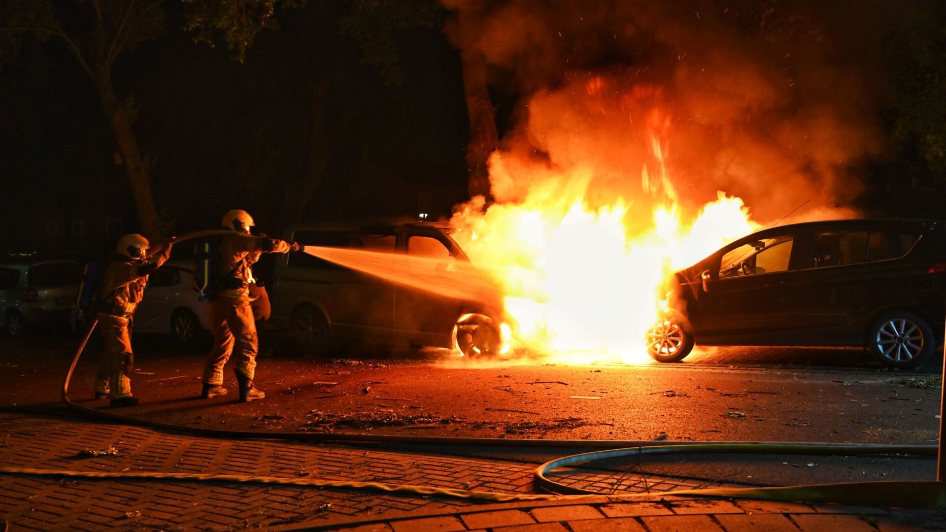 Buurt opgeschrikt door autobranden