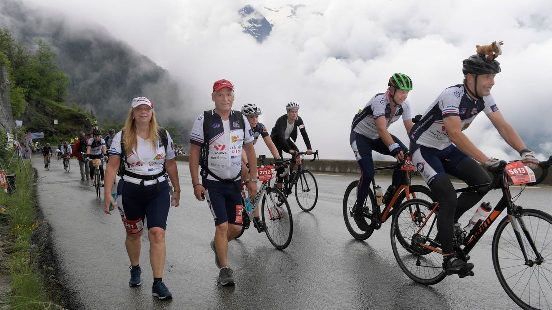 Deelnemers gaan tijdens het evenement maximaal zes keer de berg op (foto 2018) (Rechten: ANP ORANGE PICTURES / FRANK VAN ENGELEN)