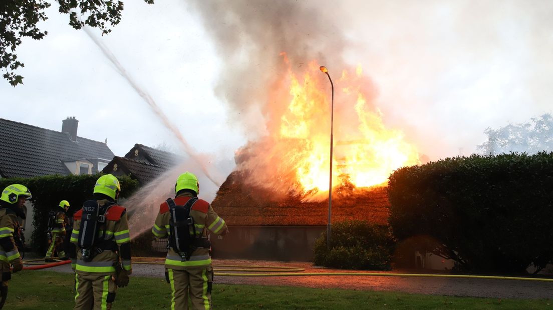 Brand in een woning met rieten kap