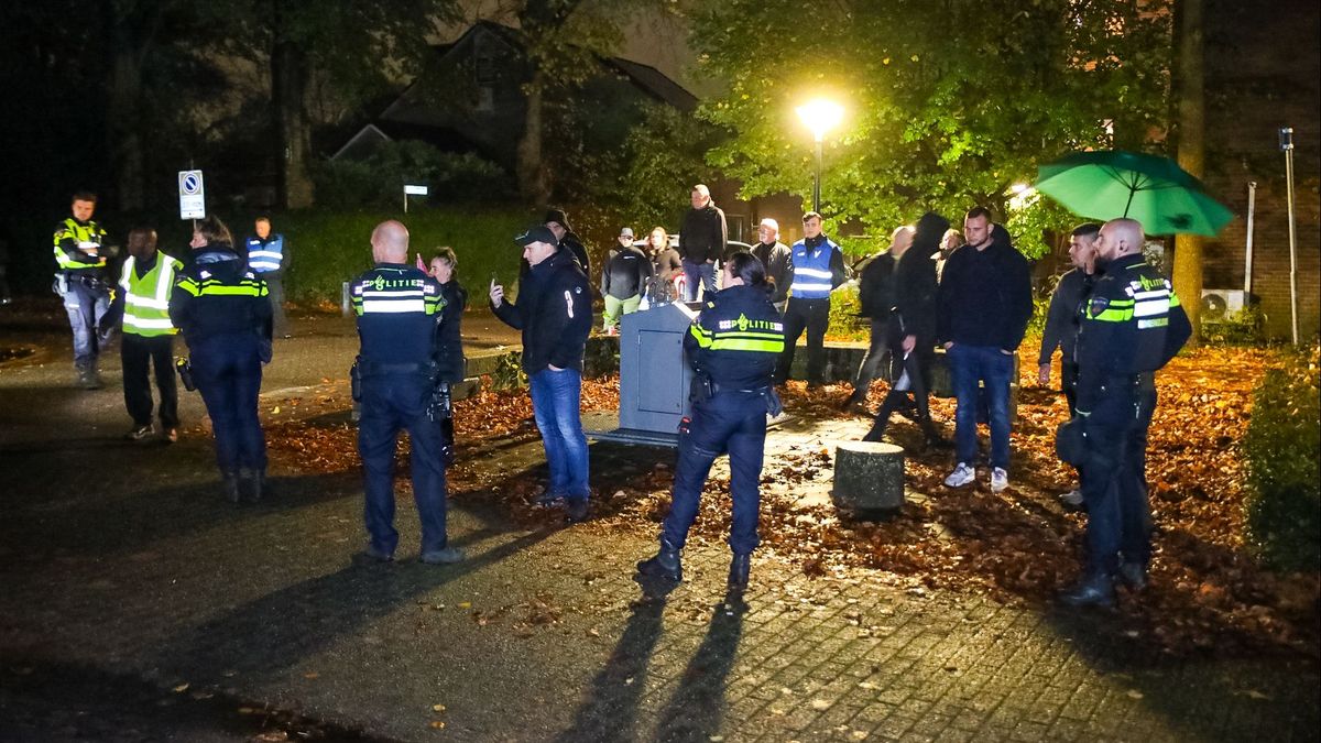 Onrustig bij noodopvang Ugchelen, politie in gesprek met buurtbewoners