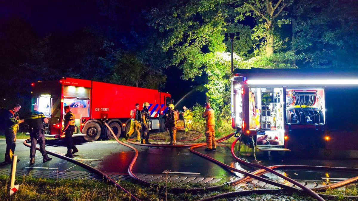 Brand in een bosperceel bij Hertme; Weerselosestraat afgesloten