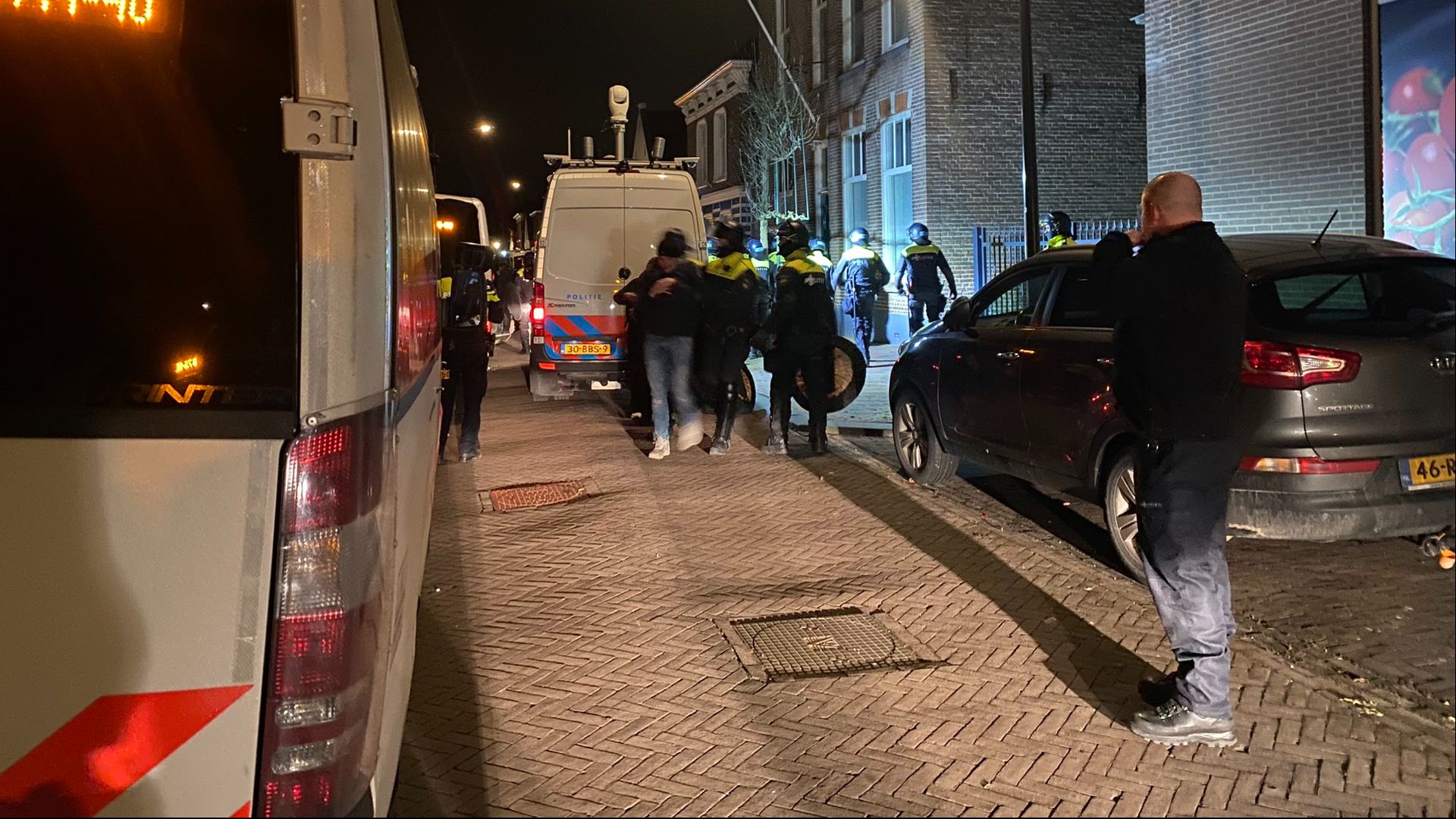 Drie mannen krijgen celstraf voor oudjaarsrellen in s-Gravendeel