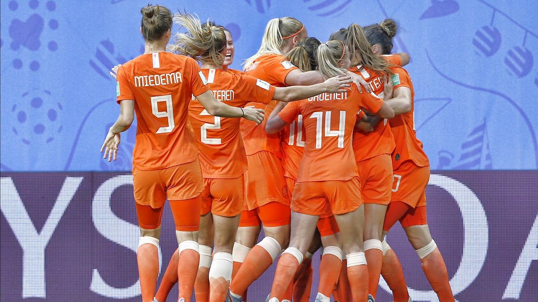 Nederland viert de 1-0
