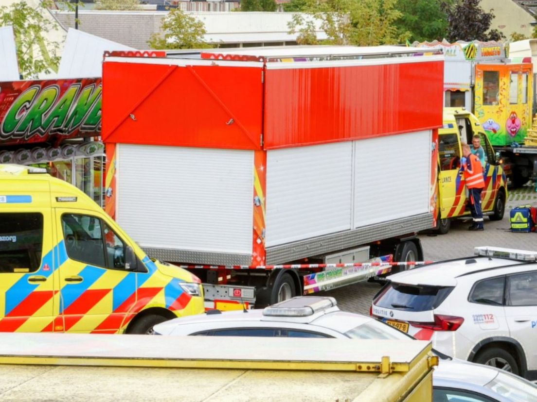 Tijdens het opbouwen van de kermis ging het mis.