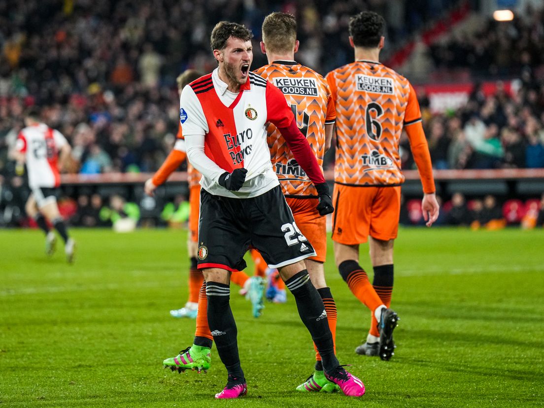 Santiago Gimenez is blij met de gelijkmaker voor Feyenoord tegen FC Volendam
