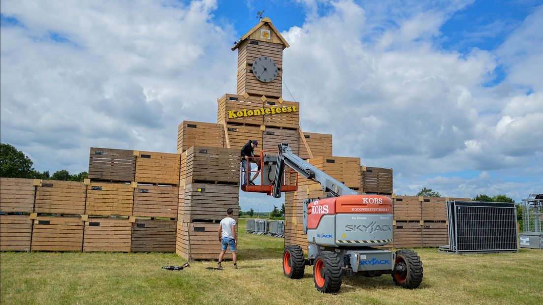 Opbouw Koloniefeest in Willemsoord