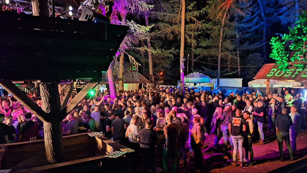 UPDATE (met video) Biertjes, bandjes, bos: Lierderholthuis viert vijftigste bosfeest