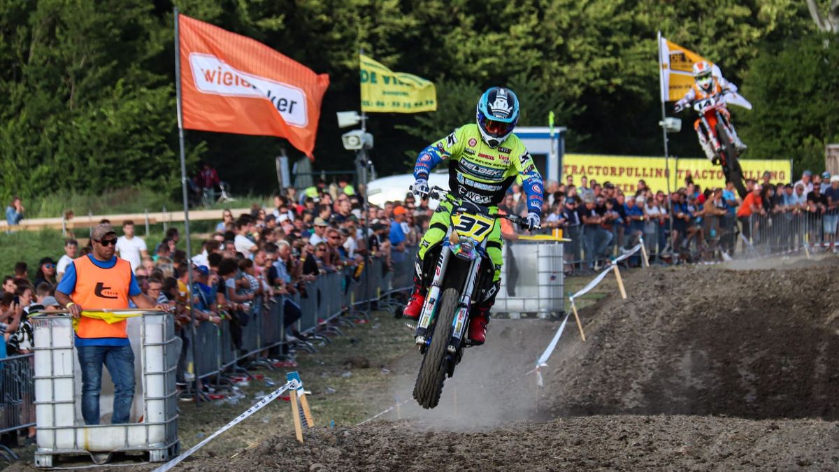 Boot voor vierde keer winnaar Supercross Aagtekerke na spannende tweestrijd