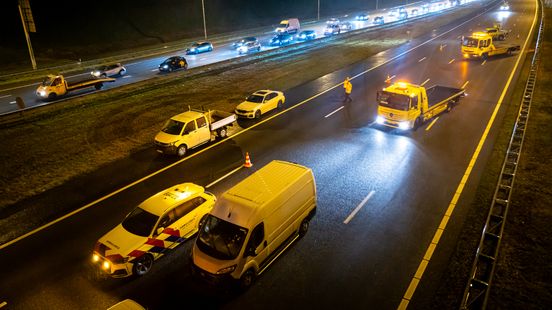 Automobilist succesvol gereanimeerd na ongeluk op A15. Automobilist succesvol gereanimeerd na ongeluk op A15.