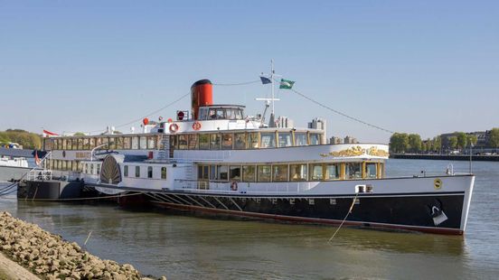 Dit iconische schip van 100 jaar oud is te koop: 'We hopen dat het voor Rotterdam behouden blijft' Home