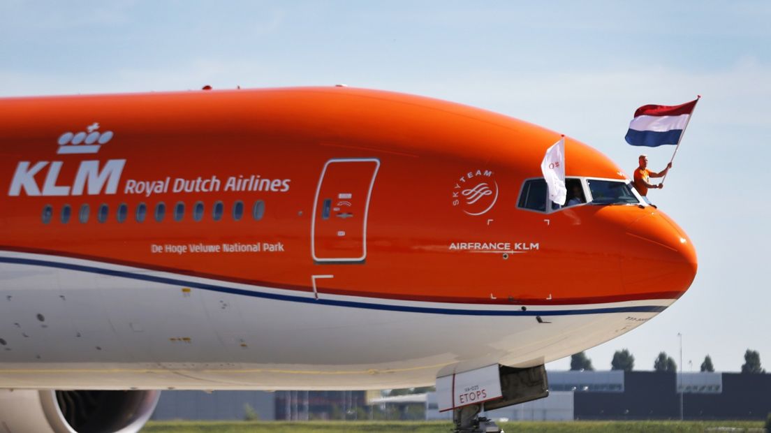 De oranje gekleurde Boeing 777