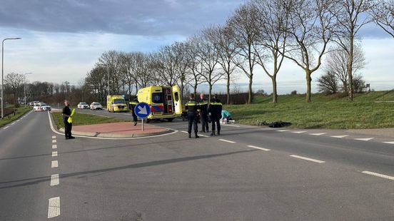 Fietser aangereden door bestelbus, traumahelikopter opgeroepen