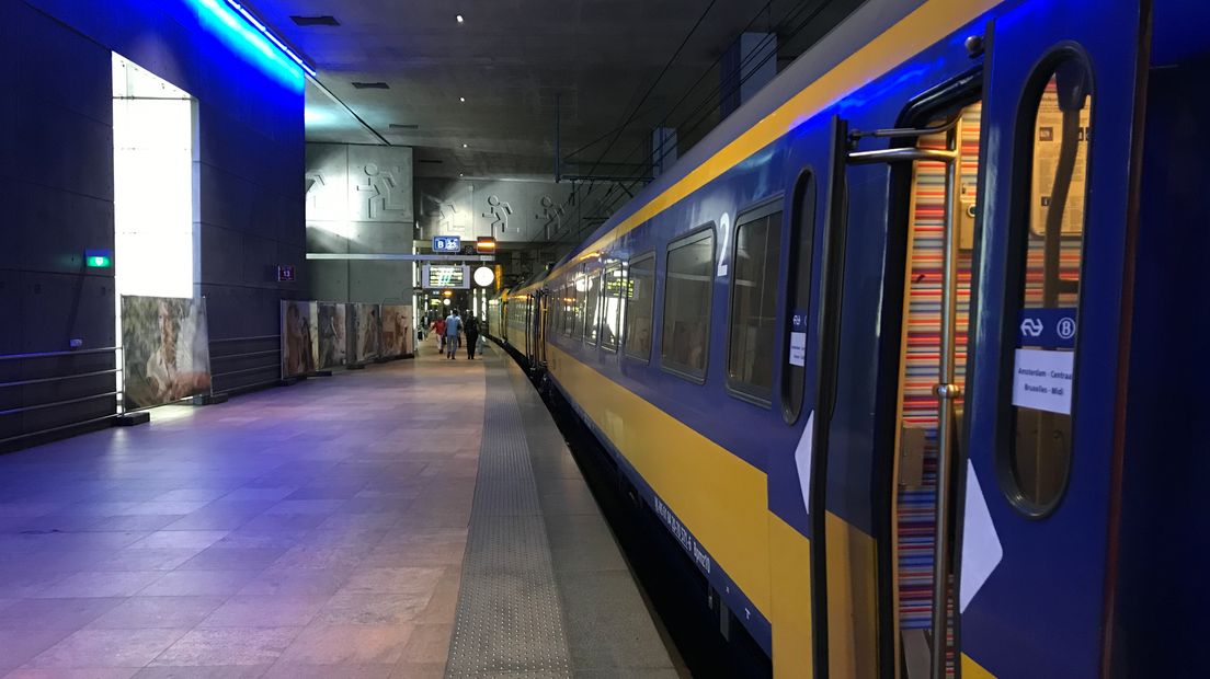 Een Intercity Direct trein waarmee de NS de proef willen houden voor een snelle spitstrein tussen Groningen en de Randstad (Rechten: Serge Vinkenvleugel/RTV Drenthe)