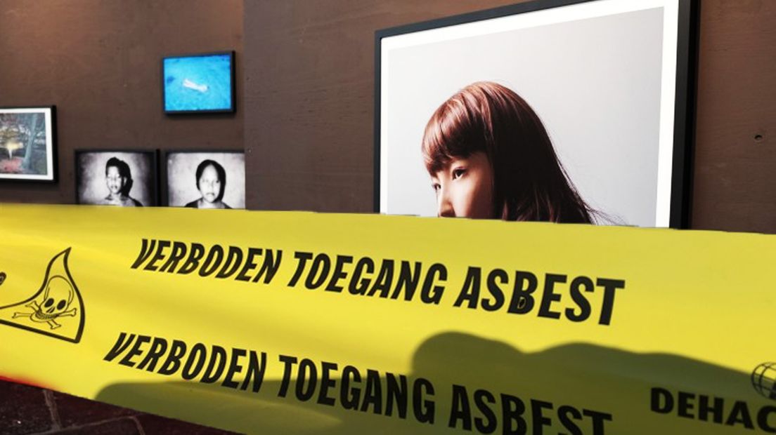 Een locatie van de tentoonstelling 'Nucleas' over wetenschappelijke thema's is door asbest gesloten