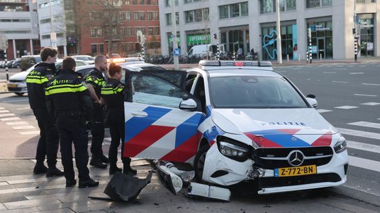 Achtervolging eindigt in crash: politieauto botst op verkeerslicht Home